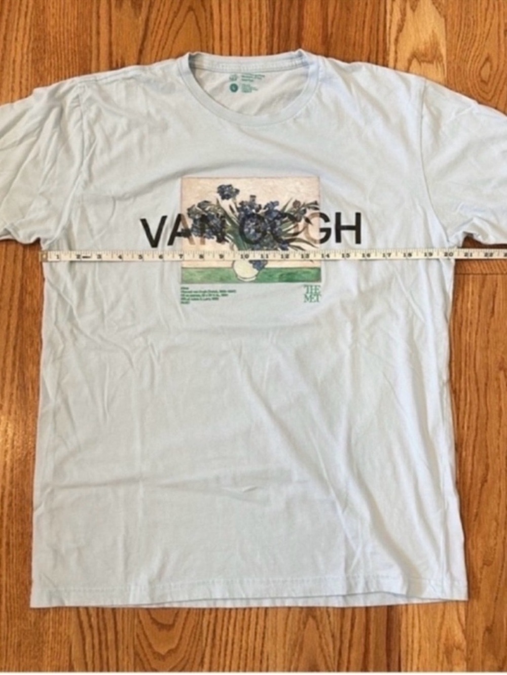Like New Metropolitan Museum of Art Vangogh Short Sleeve Tee- Blue, Size Large - Picture 4 of 6